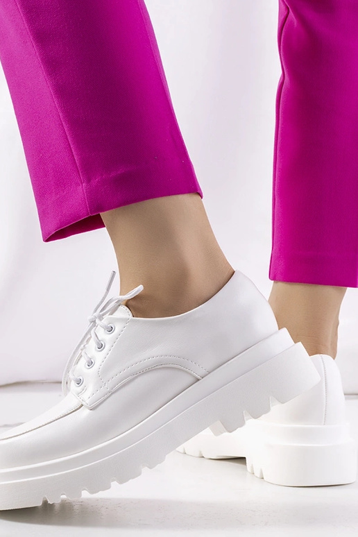 Białe oksfordki Nunes