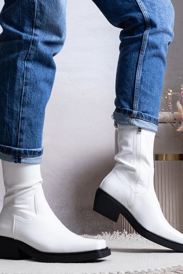 Białe botki na obcasie Marisa