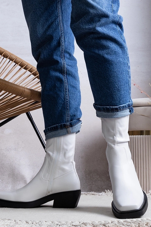 Białe botki na obcasie Marisa