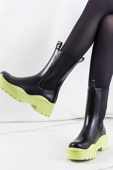 Czarne botki z zieloną... 2