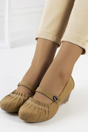 Beżowe czółenka z... 2