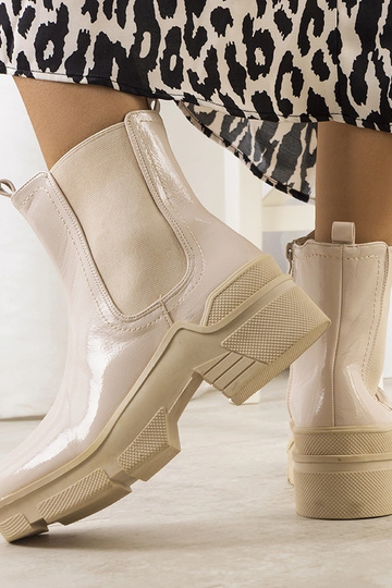 Beżowe lakierowane botki Asma 2