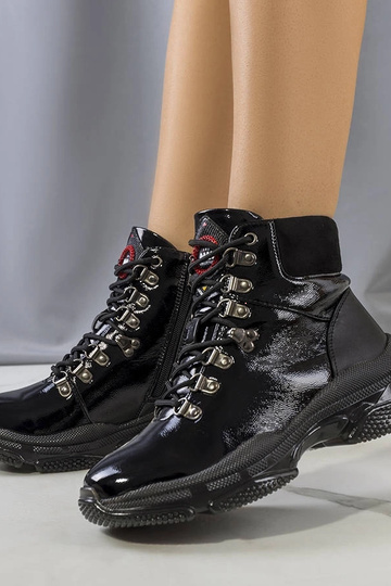 Czarne lakierowane botki... 2