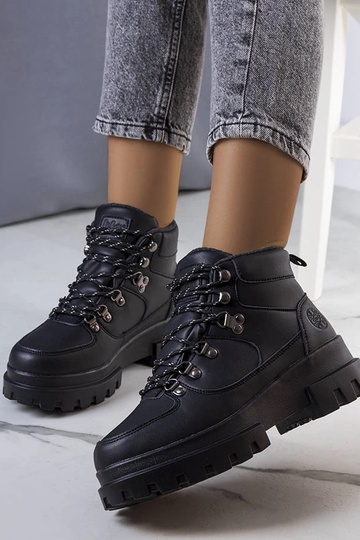 Czarne ocieplane trapery LCJ-22-31-1435L Lee Cooper