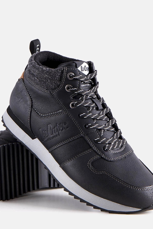 Czarne ocieplane trapery...