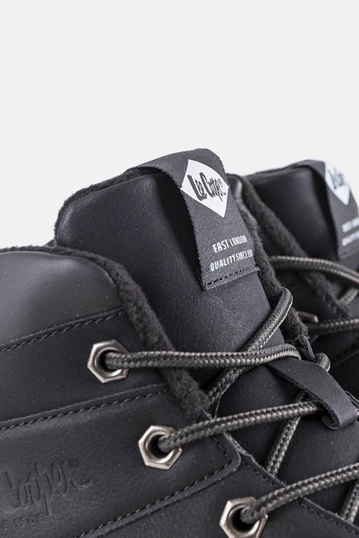 Czarne ocieplane trapery...