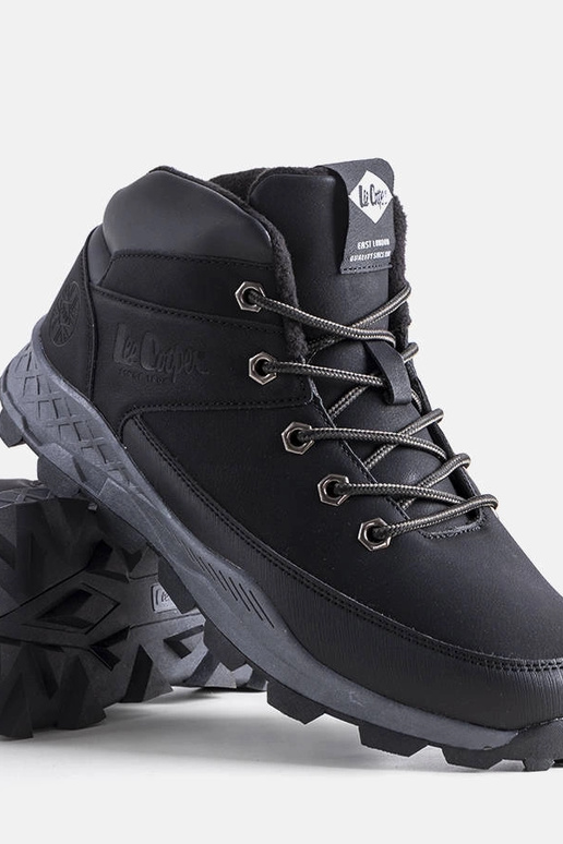 Czarne ocieplane trapery...