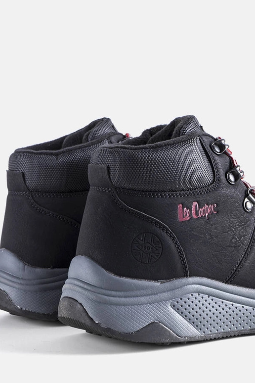 Czarne ocieplane trapery...