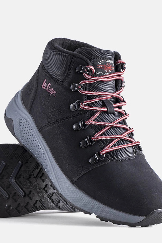 Czarne ocieplane trapery...