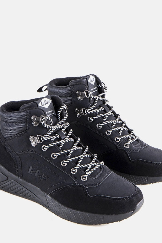 Czarne ocieplane trapery...