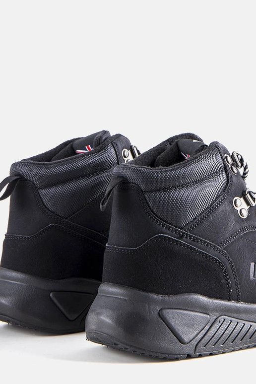 Czarne ocieplane trapery...