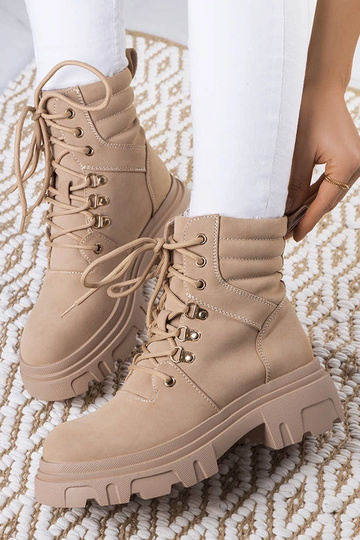 Beżowe botki na masywnej... 2