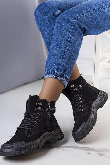 Czarne ocieplane botki z...