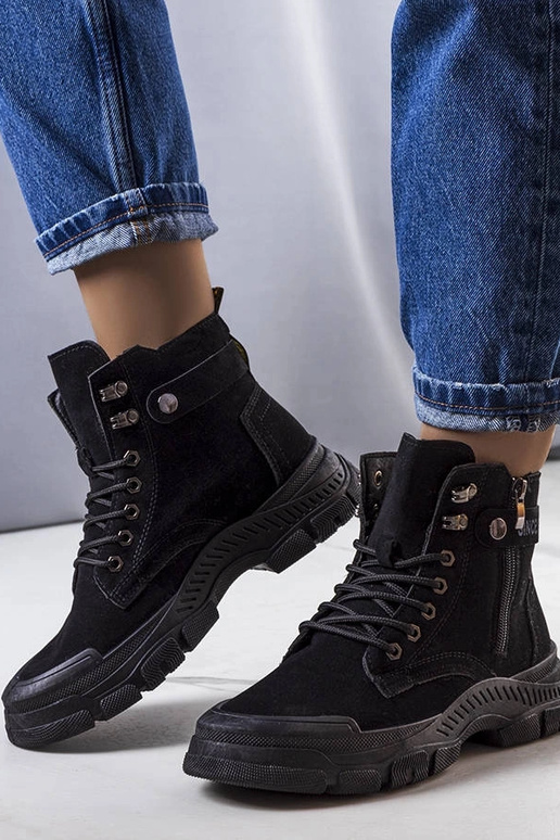 Beige insulated boots with chain...