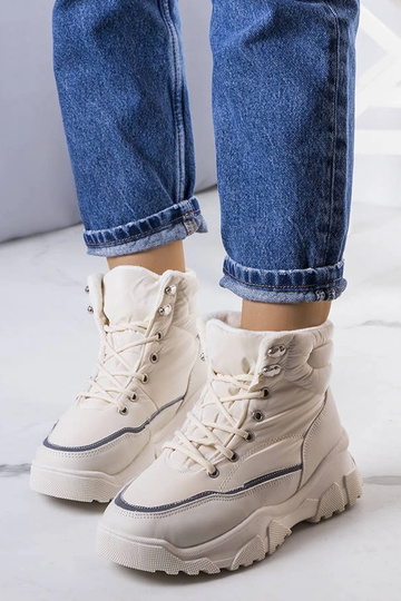 Beige insulated boots with chain Harrison 2