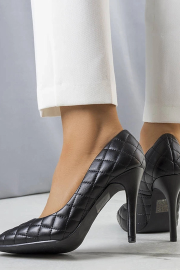 Black classic high heels... 2