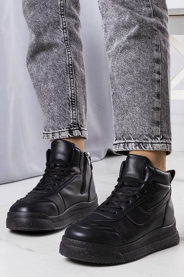 Czarne ocieplane sneakersy...