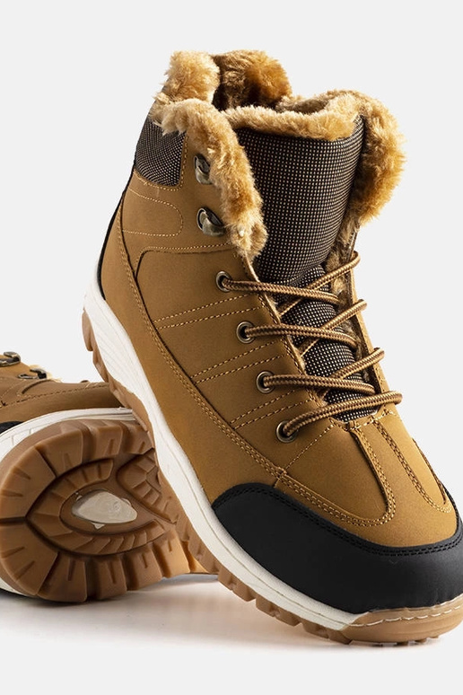 Brown insulated men's hiking boots... Brown insulated men's hiking boots...