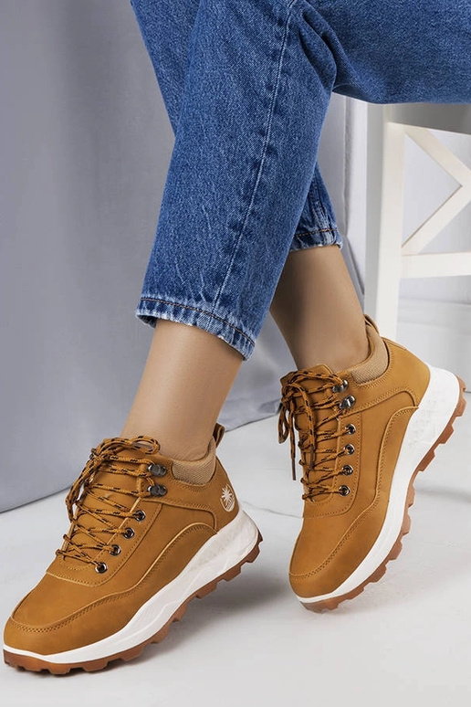 Brązowe ocieplane traperki damskie...