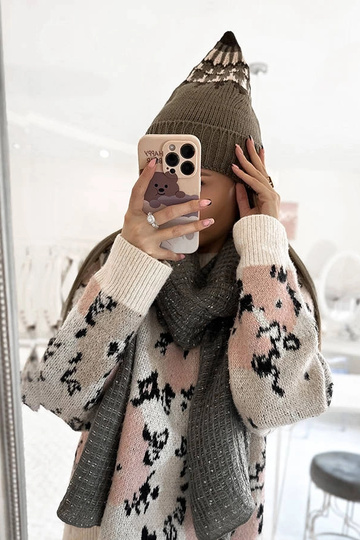 Women's maroon beanie with...