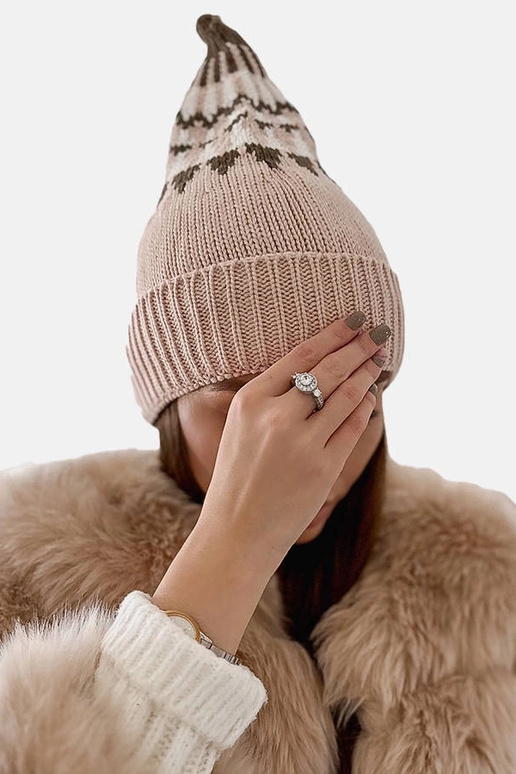 Women's maroon beanie with pompom Maysan