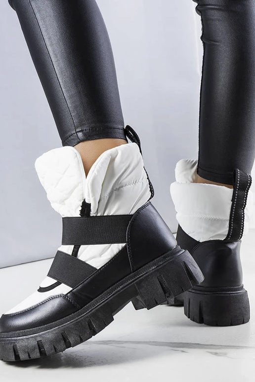 Białe ocieplane wsuwane śniegowce...