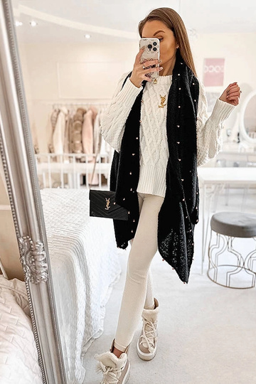 Czarny szal z koralikami... 2