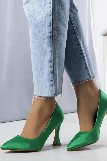 Beige high heels Thrower