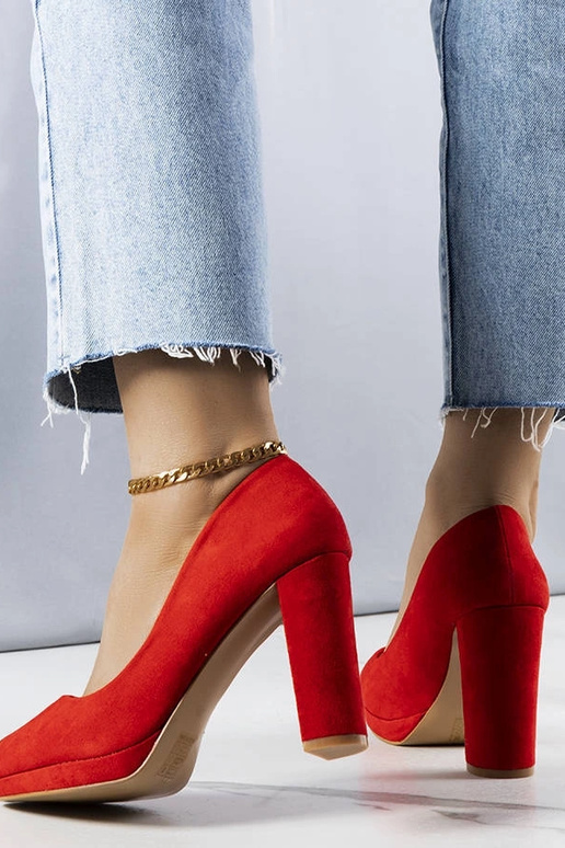 Beige high heels Thrower Beige high heels Thrower