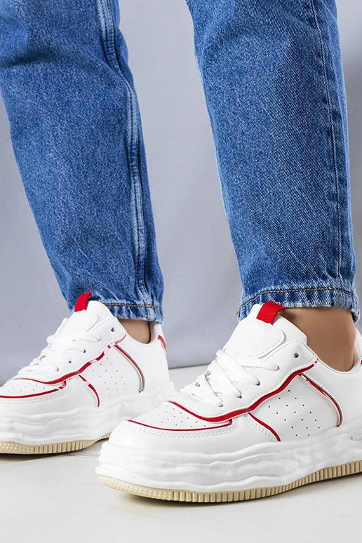 Białe sneakersy z czerwonymi... Białe sneakersy z czerwonymi...