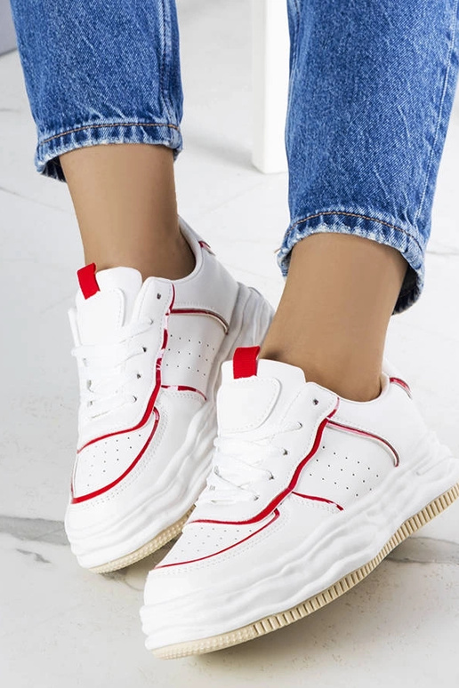 Białe sneakersy z czerwonymi... Białe sneakersy z czerwonymi...
