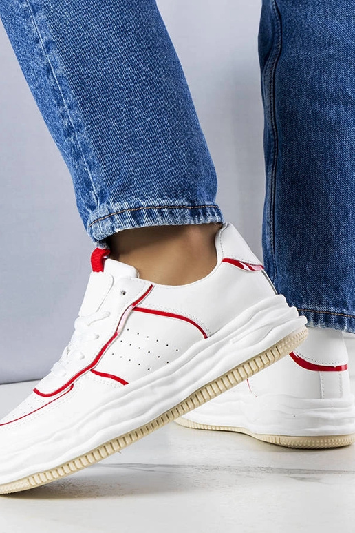 Białe sneakersy z czerwonymi... Białe sneakersy z czerwonymi...