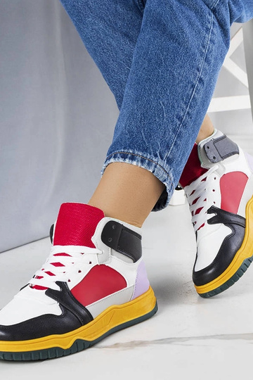 Czarno-czerwone sneakersy...