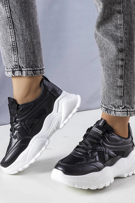 Czarne sneakersy na masywnej... Czarne sneakersy na masywnej...