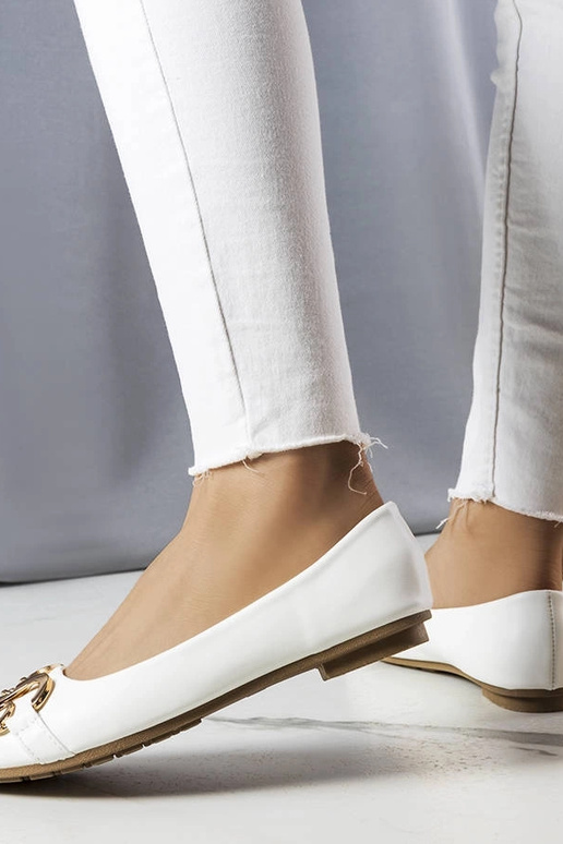 Białe balerinki z kwadratowym noskiem...