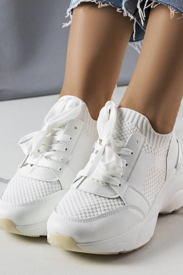 Białe sneakersy na koturnie... 2