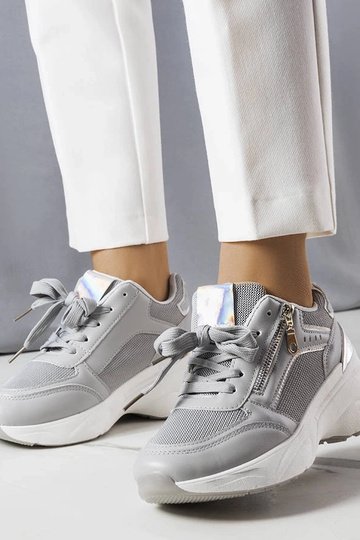 Szare sneakersy na koturnie...