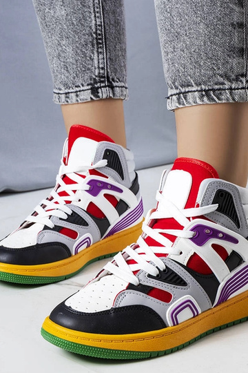Czarne sneakersy za kostkę...