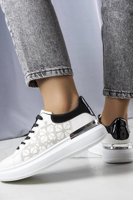 Biało-czarne sneakersy zdobione...