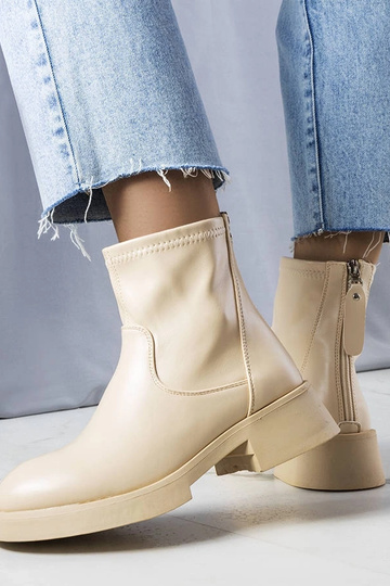 Beżowe klasyczne botki...