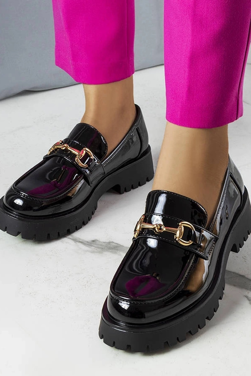 Czarne lakierowane półbuty Simard