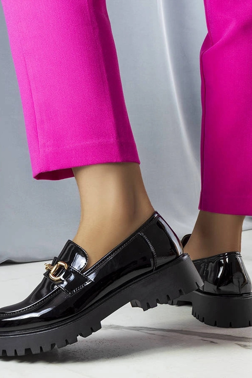 Czarne lakierowane półbuty Simard