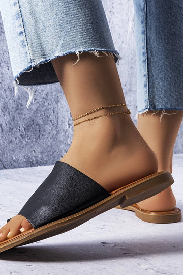 Czarne klapki z... 2