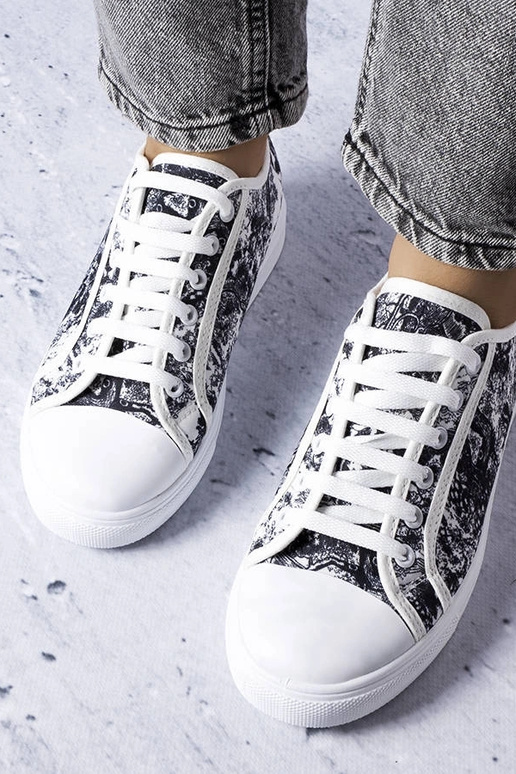 Biało-czarne tenisówki materiałowe...