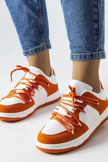 Pomarańczowe sneakersy...