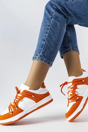 Pomarańczowe sneakersy... 2