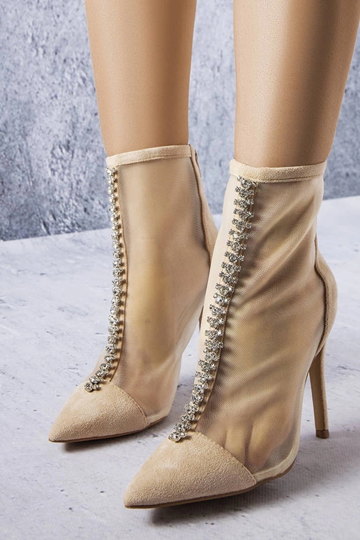 Beżowe botki zdobione cyrkoniami...