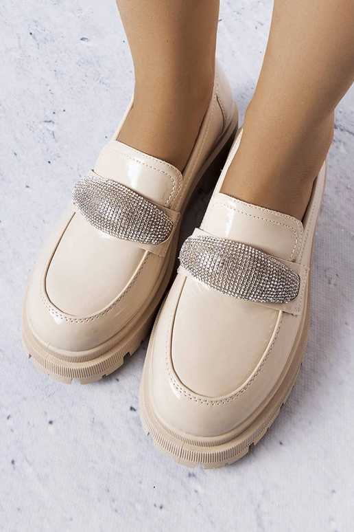 Beżowe lakierowane półbuty z...