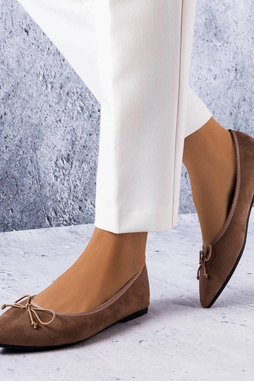 Brązowe balerinki z noskiem...