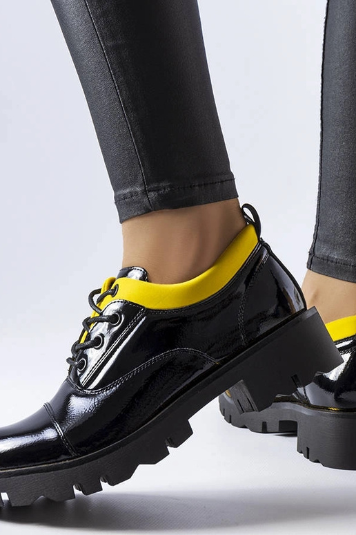 Czarno-żółte lakierowane półbuty...